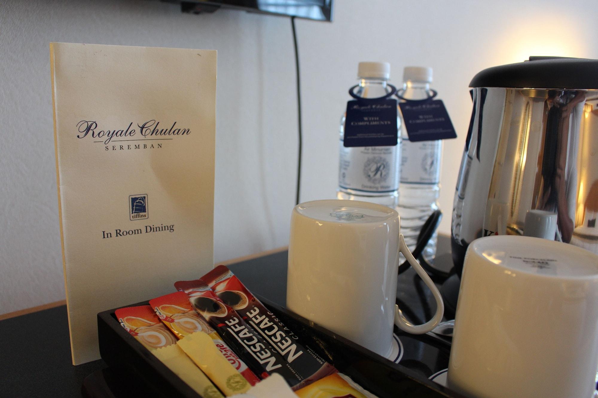 فندق رويال تشولان سيرمبان سِريمبان المظهر الخارجي الصورة A Nespresso machine in a hotel room