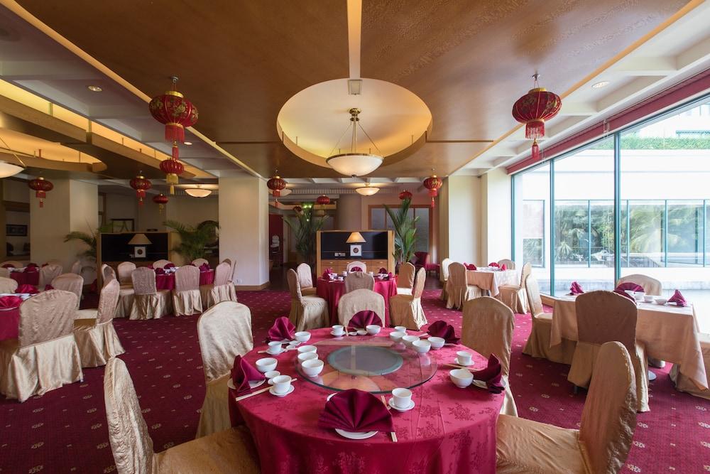 فندق رويال تشولان سيرمبان سِريمبان المظهر الخارجي الصورة A restaurant in a hotel