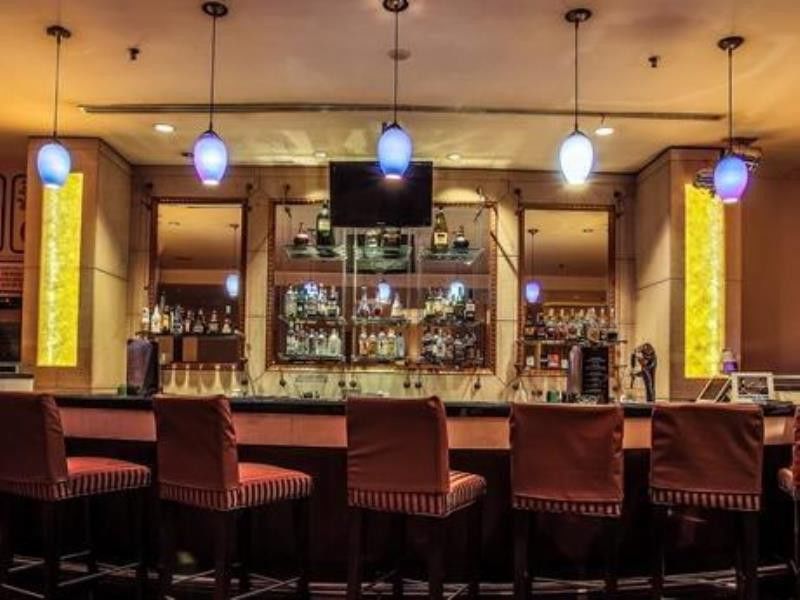 فندق رويال تشولان سيرمبان سِريمبان المظهر الخارجي الصورة The bar at the hotel