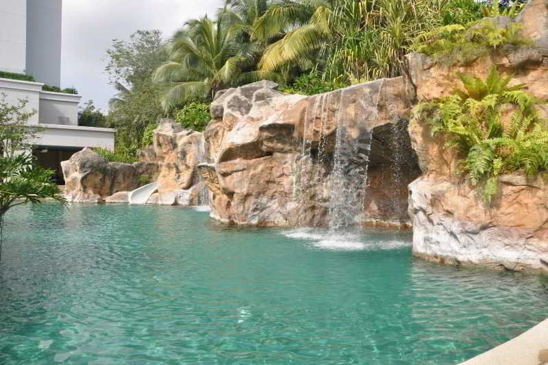 فندق رويال تشولان سيرمبان سِريمبان المظهر الخارجي الصورة The rock pool at the resort